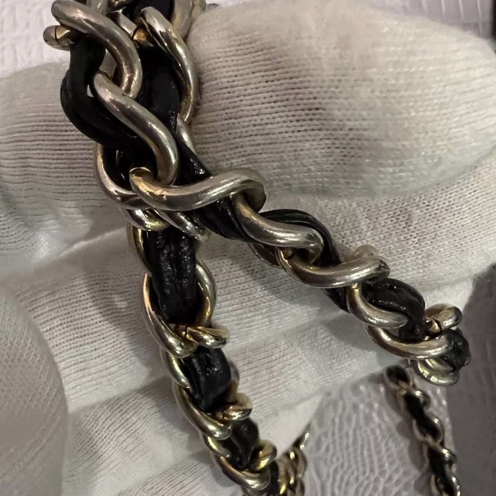 CHANEL Black Crossbody Bag with Quilted Leather and Chain Strap - Picture 15 of 16